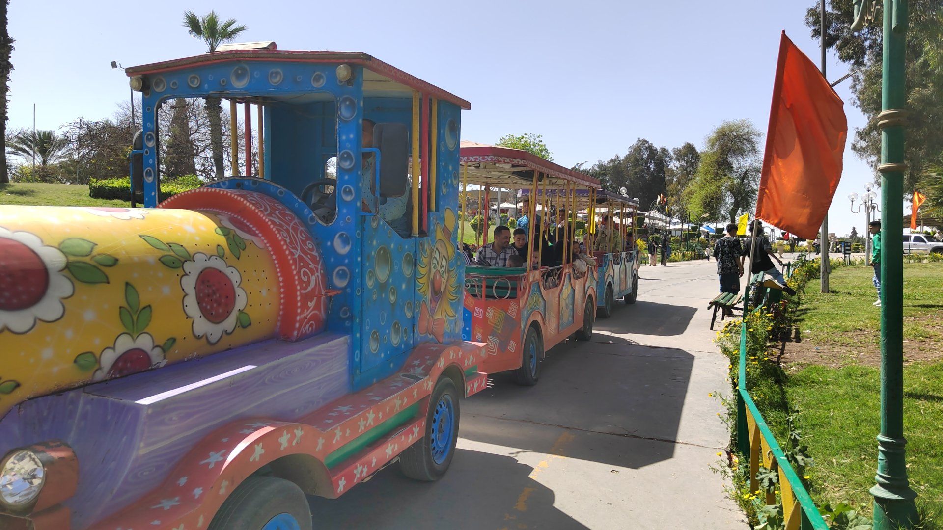 فرحة العيد.. الطفطف يجوب الحديقة الدولية احتفالا بالعيد.. صور