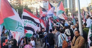 لا لتهجير الفلسطينيين.. مصلون يدعمون موقف مصر بعد صلاة العيد بمسجد مصطفى محمود