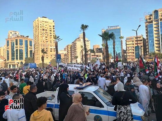 لا لتهجير الفلسطينيين.. مصلون يدعمون موقف مصر بعد صلاة العيد بمسجد مصطفى محمود