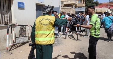 هيئة النظافة والتجميل بالجيزة توزع أكياس قمامة مجانا على رواد الحدائق.. صور