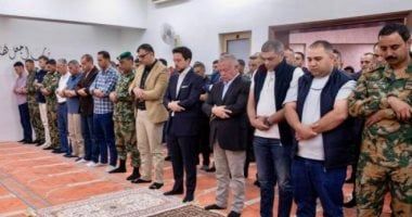 ملك الأردن وولى العهد يؤديان صلاة عيد الفطر فى مسجد الحرس الملكى بالعقبة