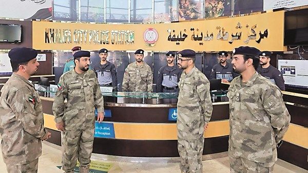 مدير قطاع الأمن الجنائي في شرطة أبوظبي يهنئ المناوبين بالعيد