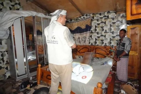 شاهد..هذا ما فعله البحر بالمنازل في ذوباب اليمنية