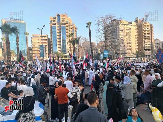 لا لتهجير الفلسطينيين.. مصلون يدعمون موقف مصر بعد صلاة العيد بمسجد مصطفى محمود