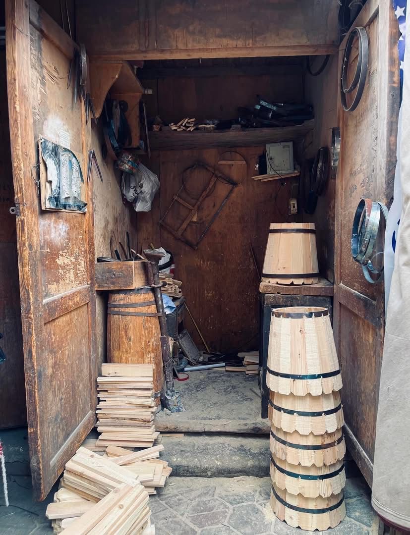 صناعة البراميل الخشبية.. تراث يقاوم الاندثار فى منطقة الدرب الأحمر.. صور