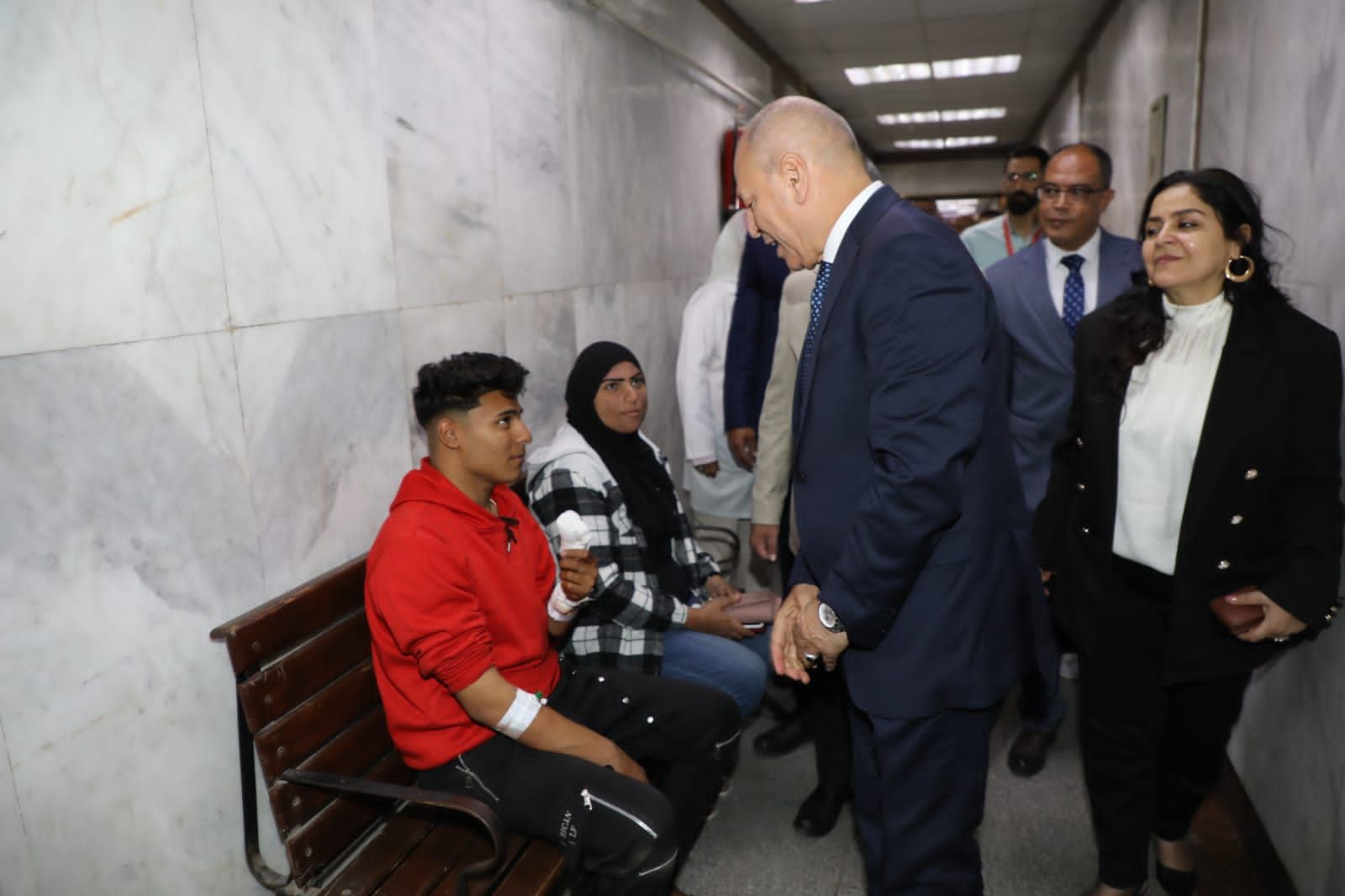 محافظ القاهرة يتفقد مستشفى المنيرة ويوجه بتوفير كافة الخدمات للمرضى