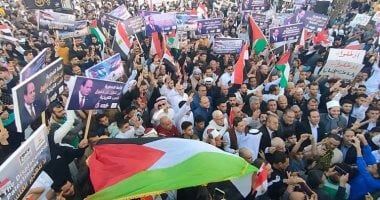 المصريون يهتفون أمام مسجد الصديق: "لا للتهجير.. تسقط إسرائيل".. فيديو