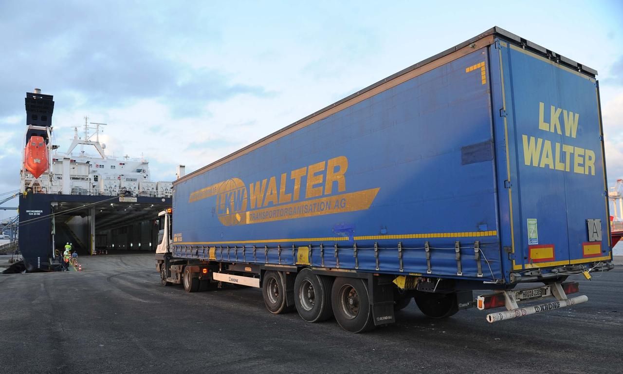 كل ما تريد معرفته عن خط الرورو بين مينائى دمياط وتريستا الإيطالي