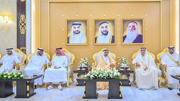 حاكم عجمان وولي عهده يتقبلان تهاني العيد من كبار المسؤولين وقنصل الكويت