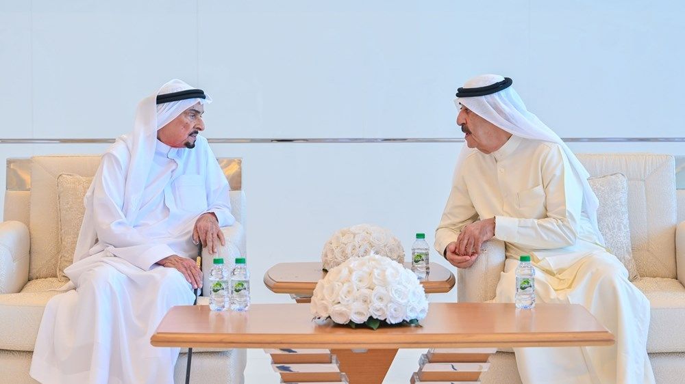 حاكم عجمان يقدم واجب العزاء في وفاة الشيخة حصة بنت حميد بن عبدالرحمن الشامسي