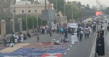 بأعلام مصر ولا للتهجير.. المصلون يتوافدون على مسجد الاستقامة لصلاة العيد.. فيديو