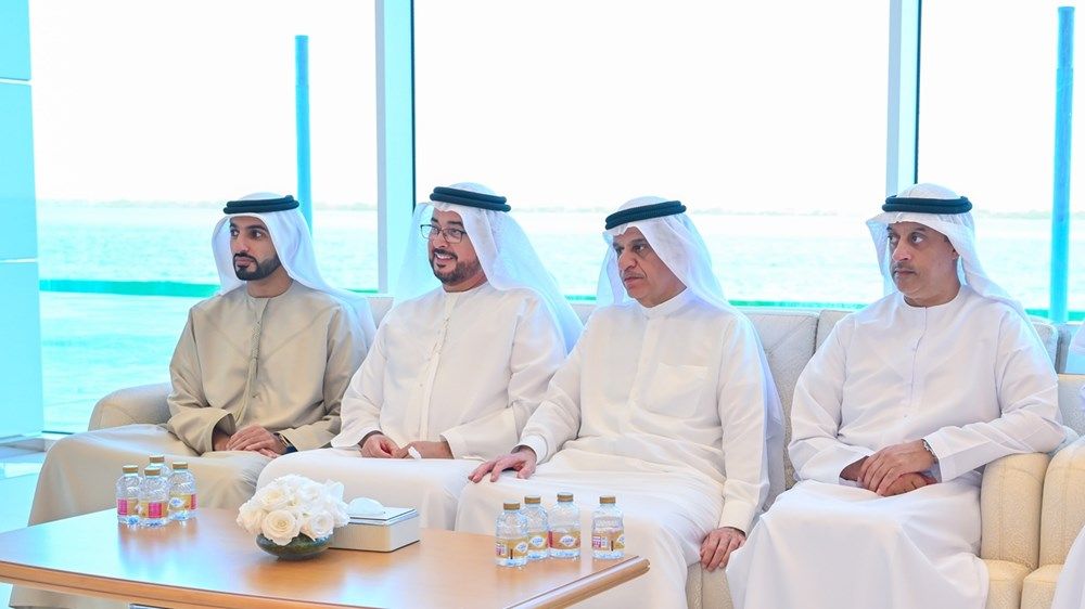 حاكم عجمان يقدم واجب العزاء في وفاة الشيخة حصة بنت حميد بن عبدالرحمن الشامسي