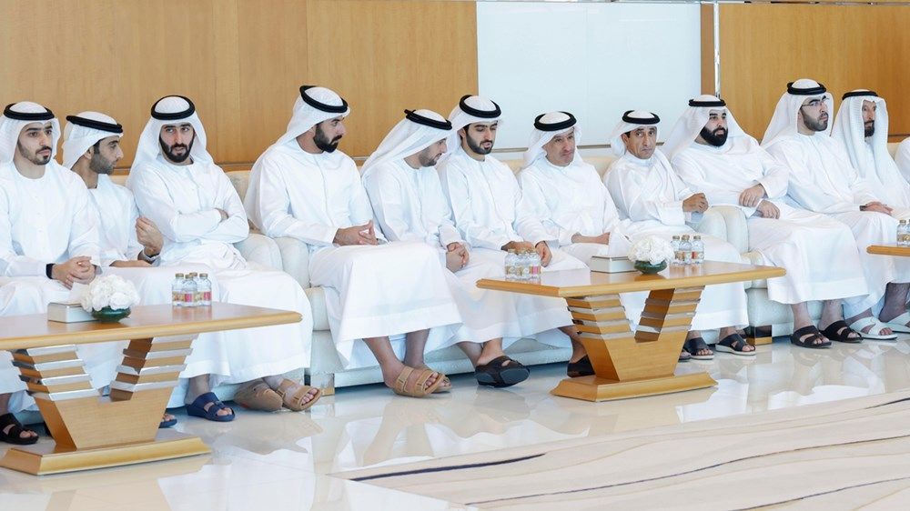 حمدان بن محمد يقدّم واجب العزاء لحاكم أم القيوين في وفاة الشيخة حصة بنت حميد بن عبدالرحمن الشامسي