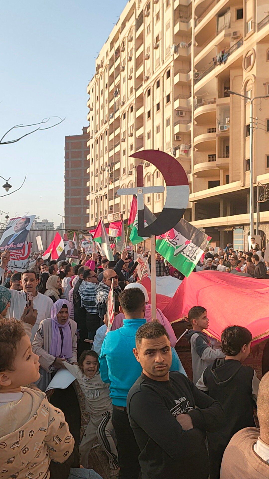 مسيرة لآلاف المواطنين في الغربية بعد صلاة العيد تضامنا مع غزة.. صور