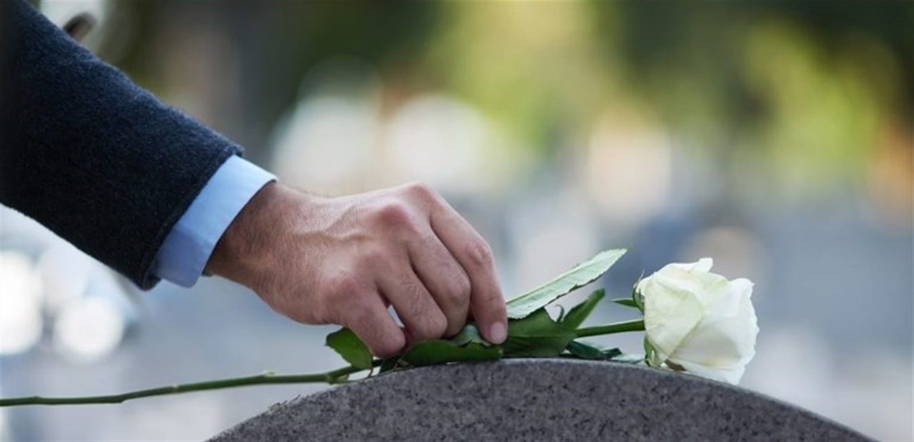 بعد تعرّضه لأزمة قلبية مُفاجئة أثناء حفله... وفاة فنان شهير بعد سقوطة على المسرح