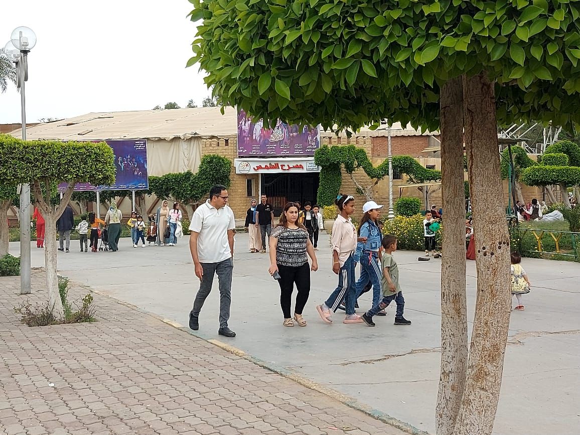 عيد الفطر.. الحديقة الدولية تحتضن أجواء الفرح والوحدة بين المسلمين والمسيحيين