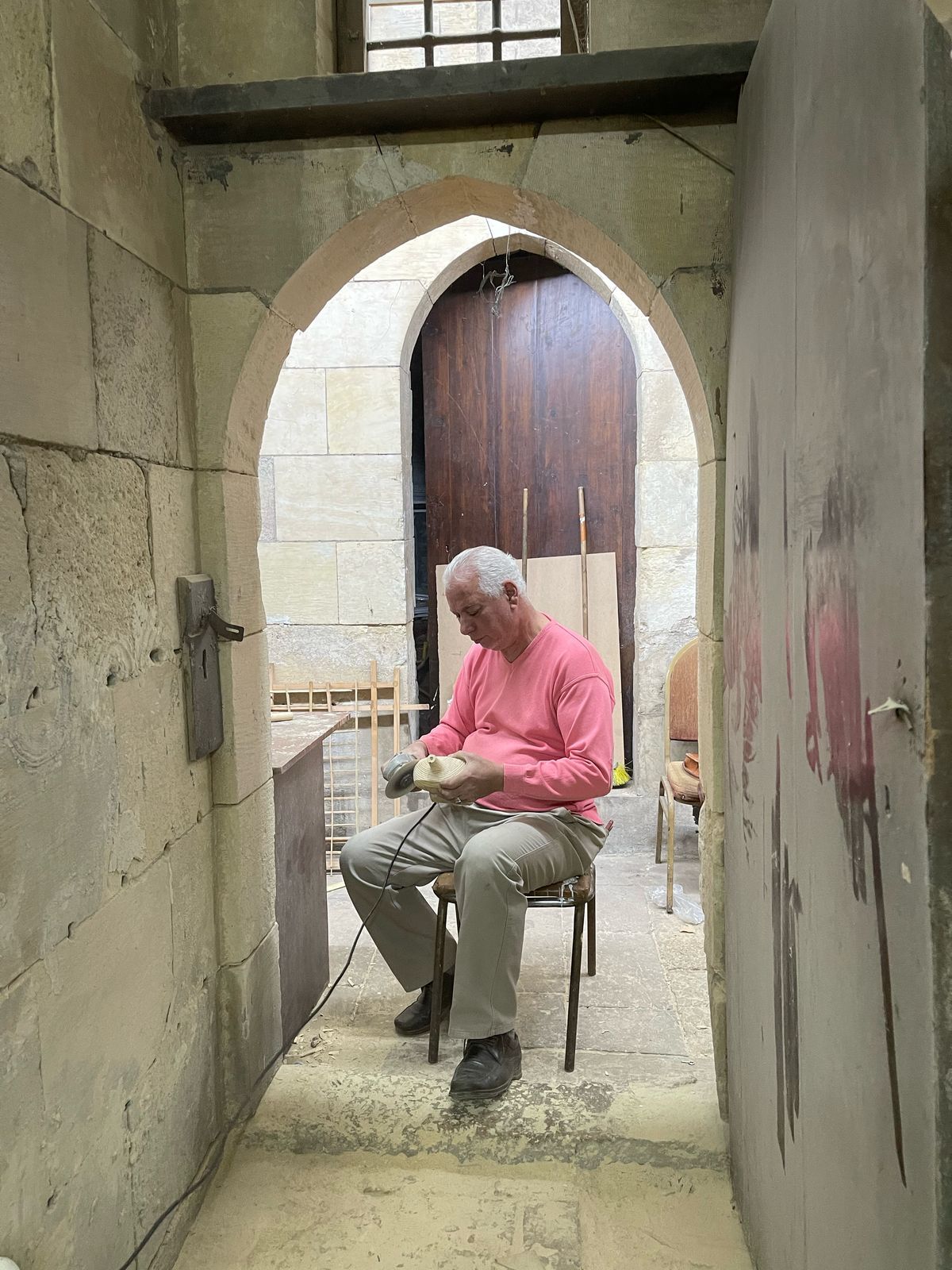 صانع عرائس الماريونيت.. نسج شغفه بخيوط الإبداع.. صور