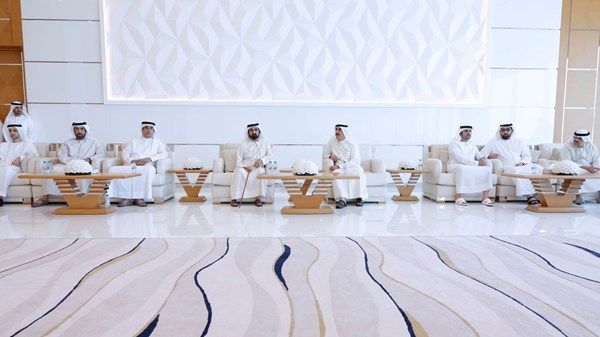 محمد بن راشد يقدم واجب العزاء في وفاة حصة بنت حميد بن عبدالرحمن الشامسي