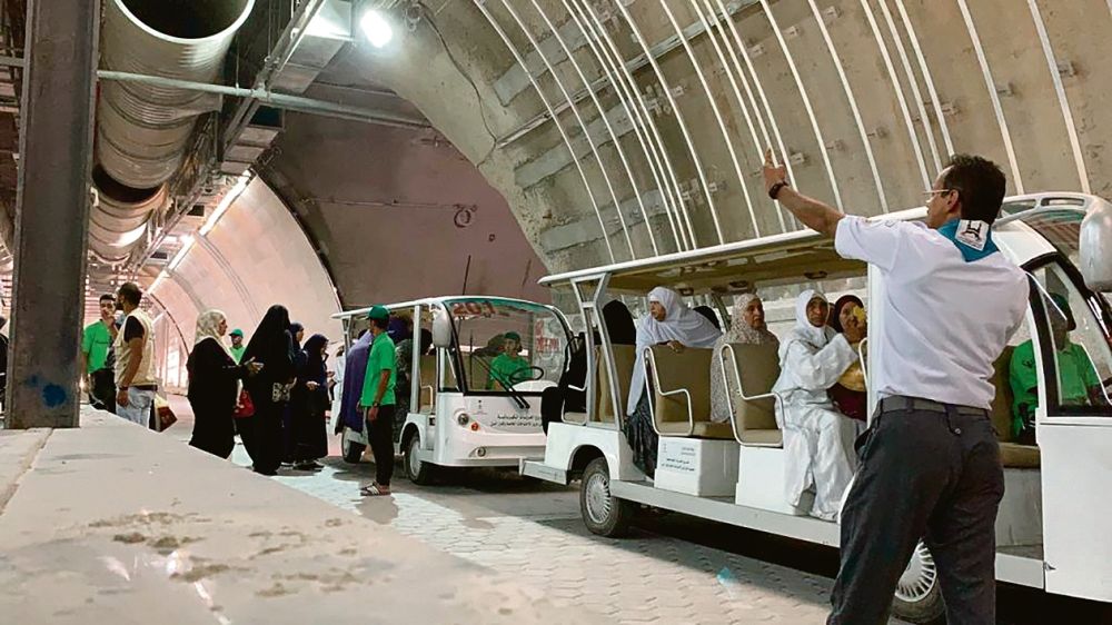 خلال رمضان.. مليون مستفيد من خدمة عربات "الجولف" في المسجد الحرام