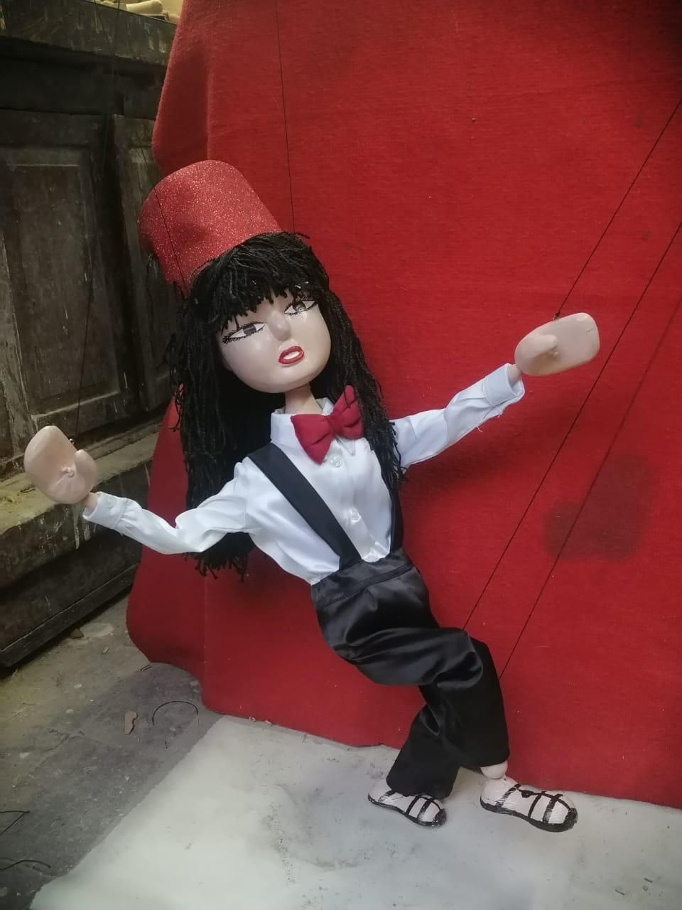 صانع عرائس الماريونيت.. نسج شغفه بخيوط الإبداع.. صور