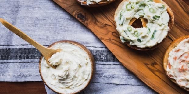 تحذير عالمي من تناول نوع جبن شهير.. أمراض خطيرة تصل للوفاة