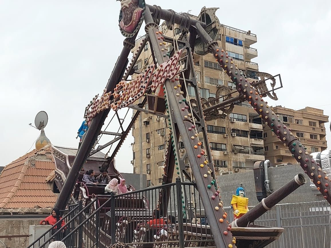 أجواء الفرحة.. ملاهى الحديقة الدولية تجذب العائلات فى ثانى أيام عيد الفطر