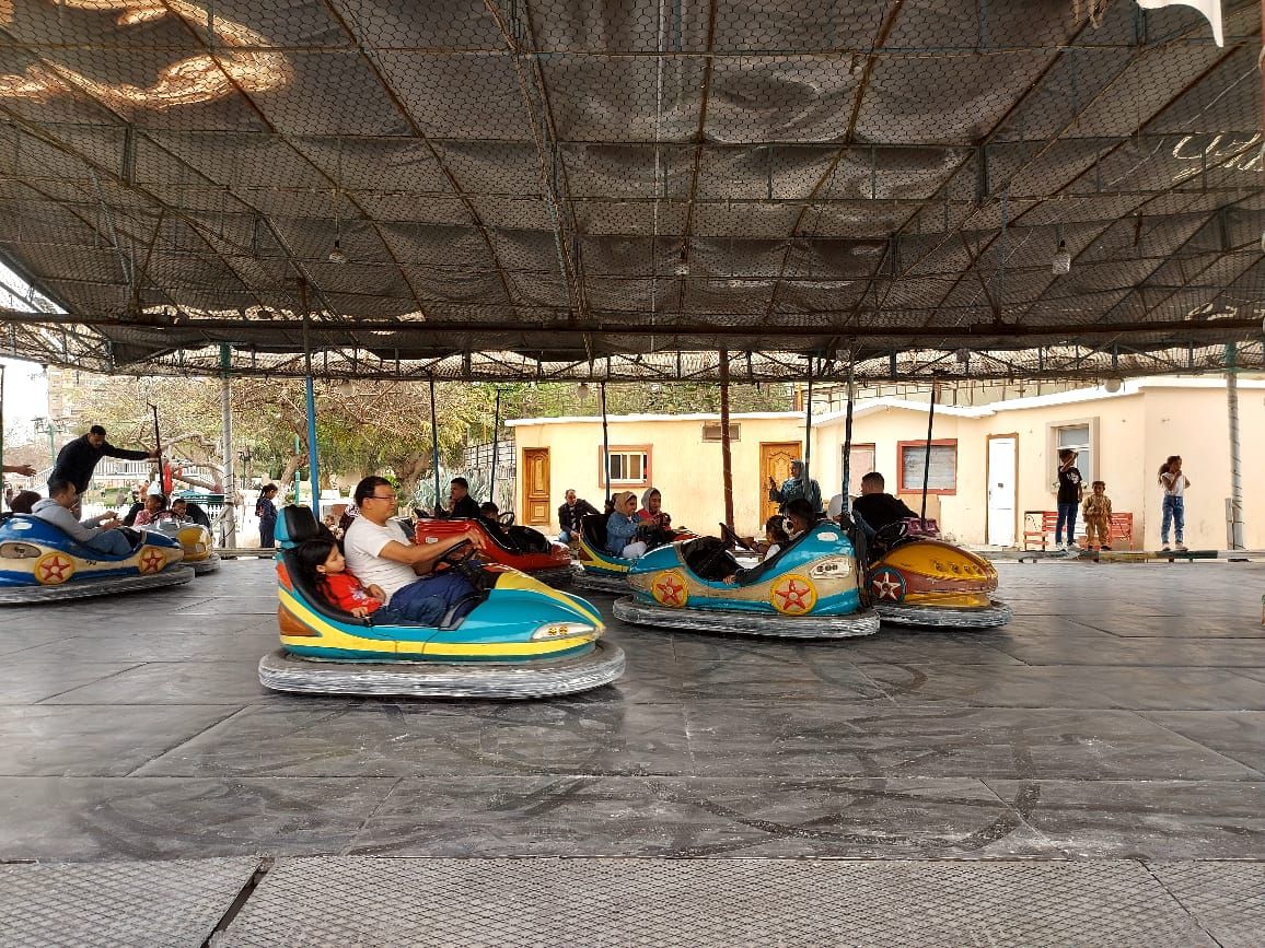 أجواء الفرحة.. ملاهى الحديقة الدولية تجذب العائلات فى ثانى أيام عيد الفطر