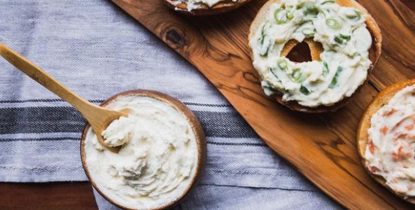 تحذير عالمي من تناول نوع جبن شهير.. أمراض خطيرة تصل للوفاة