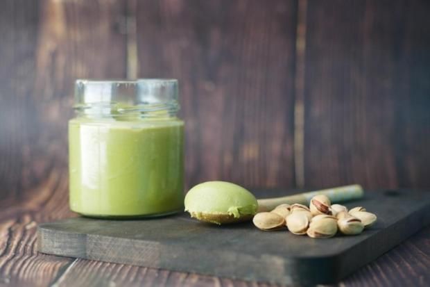 هل صوص البستاشيو مصنوع من الفستق؟.. الحقيقة وراء الوهم الأخضر في الحلوى
