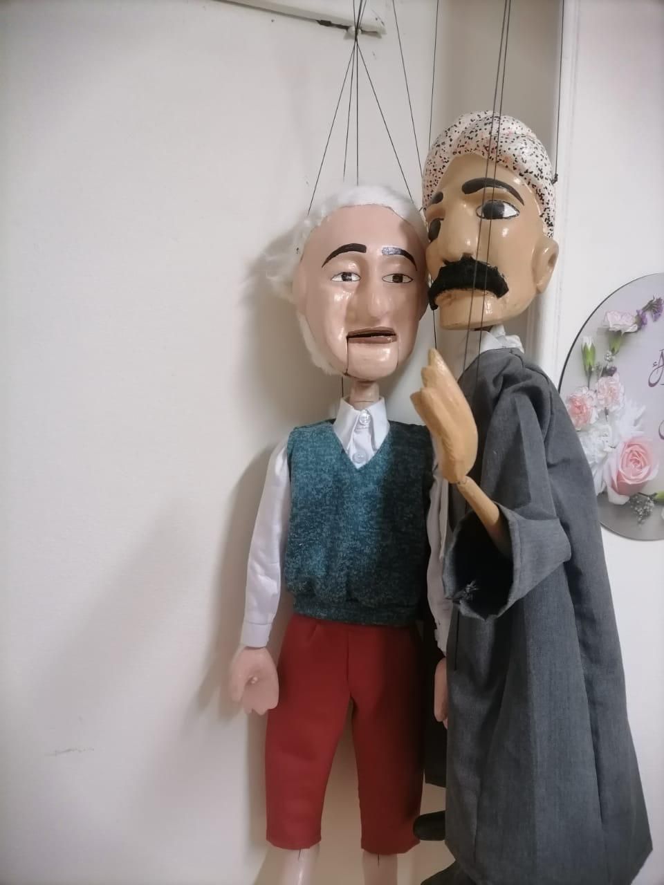 صانع عرائس الماريونيت.. نسج شغفه بخيوط الإبداع.. صور