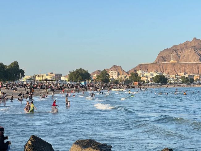 حين تزهر الشواطئ فرحا