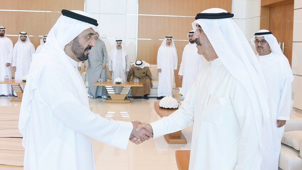 حاكم أم القيوين يتقبل التعازي من الشيوخ والمواطنين والمقيمين في وفاة والدته حصة بنت حميد الشامسي