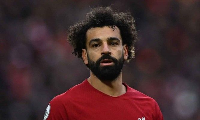 رسالة إعجاب تتحول إلى حظر .. محمد صلاح يحبط مؤثرة شهيرة