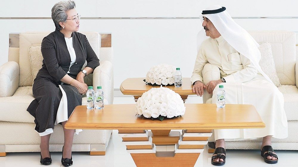 حاكم أم القيوين يتقبل تعازي سرور بن محمد والشيوخ في وفاة حصة بنت حميد الشامسي