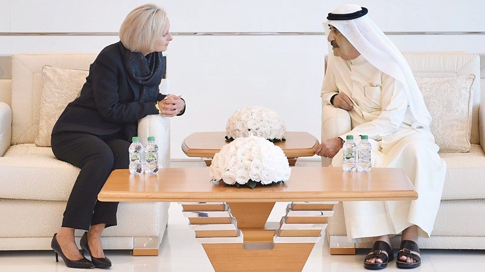 حاكم أم القيوين يتقبل تعازي سرور بن محمد والشيوخ في وفاة حصة بنت حميد الشامسي