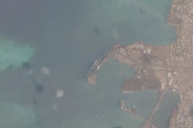 الأقمار الصناعية ترصد وصول حاملة طائرات نووية وسط تصاعد العمليات العسكرية في اليمن