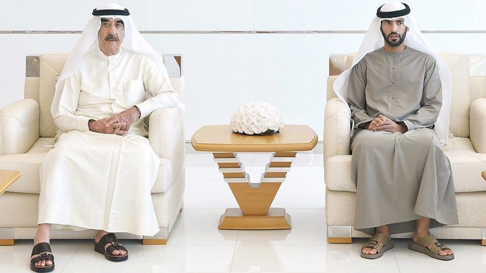 حاكم أم القيوين يتقبل التعازي من الشيوخ والمواطنين والمقيمين في وفاة والدته حصة بنت حميد الشامسي