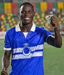 شاهد بالفيديو.. محترف الهلال “جان كلود” يقدم فواصل من الرقص الأفريقي مع جماهير فريقه بالقاهرة ويشعل الحماس بالمدرجات