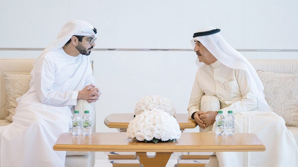 حاكم أم القيوين يتقبل تعازي سرور بن محمد والشيوخ في وفاة حصة بنت حميد الشامسي