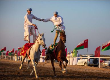 شاهد..عرضة الخيل أحد أبرز مظاهر الاحتفال بالعيد فى عُمان