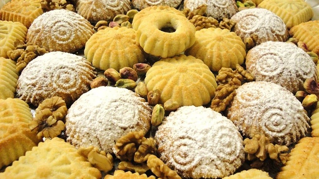 أضرار كعك العيد.. استشارية تُحذِّر: متعة مؤقتة تتحول إلى كابوس صحي