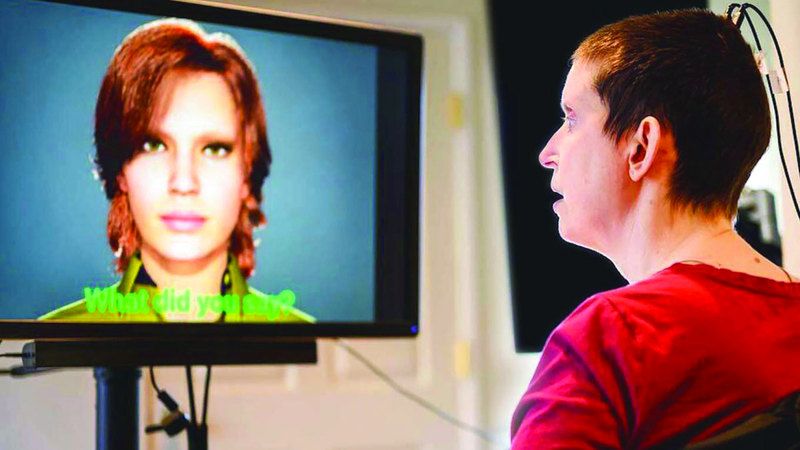 الامارات | ابتكار يترجم أفكار امرأة مشلولة إلى كلام