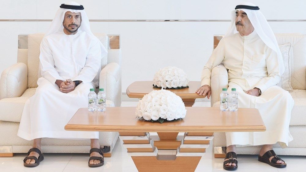 حاكم أم القيوين يتقبل تعازي سرور بن محمد والشيوخ في وفاة حصة بنت حميد الشامسي