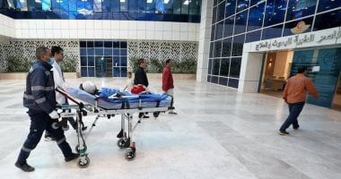 نقل الطفلة إيمان "ضحية رشق الحجارة" لتلقى العلاج بمعهد ناصر.. صور