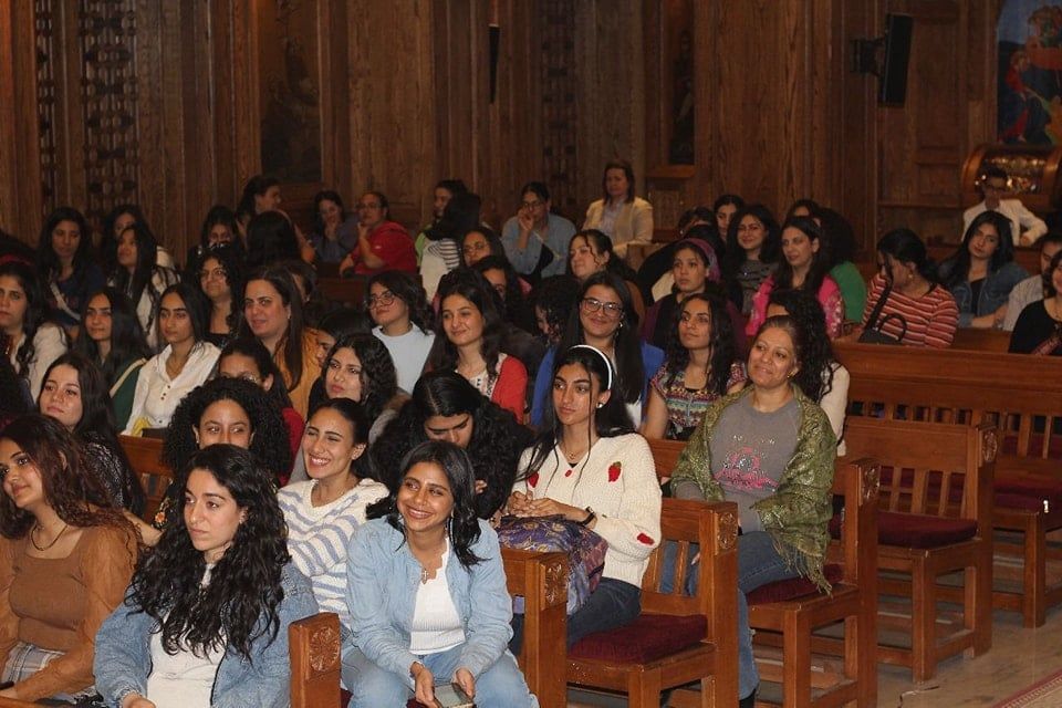 كنيسة العذراء مريم بجاردن سيتى تنظم لقاءً شهريا للشباب بعنوان "قلبى ودقاته"