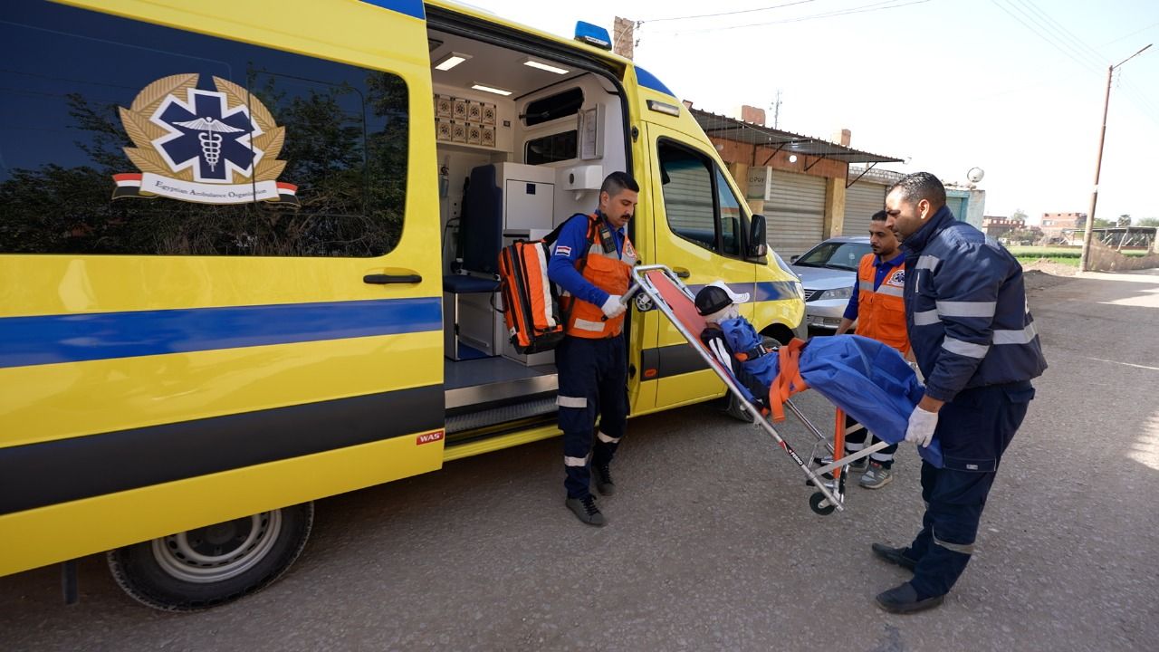 نقل الطفلة إيمان "ضحية رشق الحجارة" لتلقى العلاج بمعهد ناصر.. صور