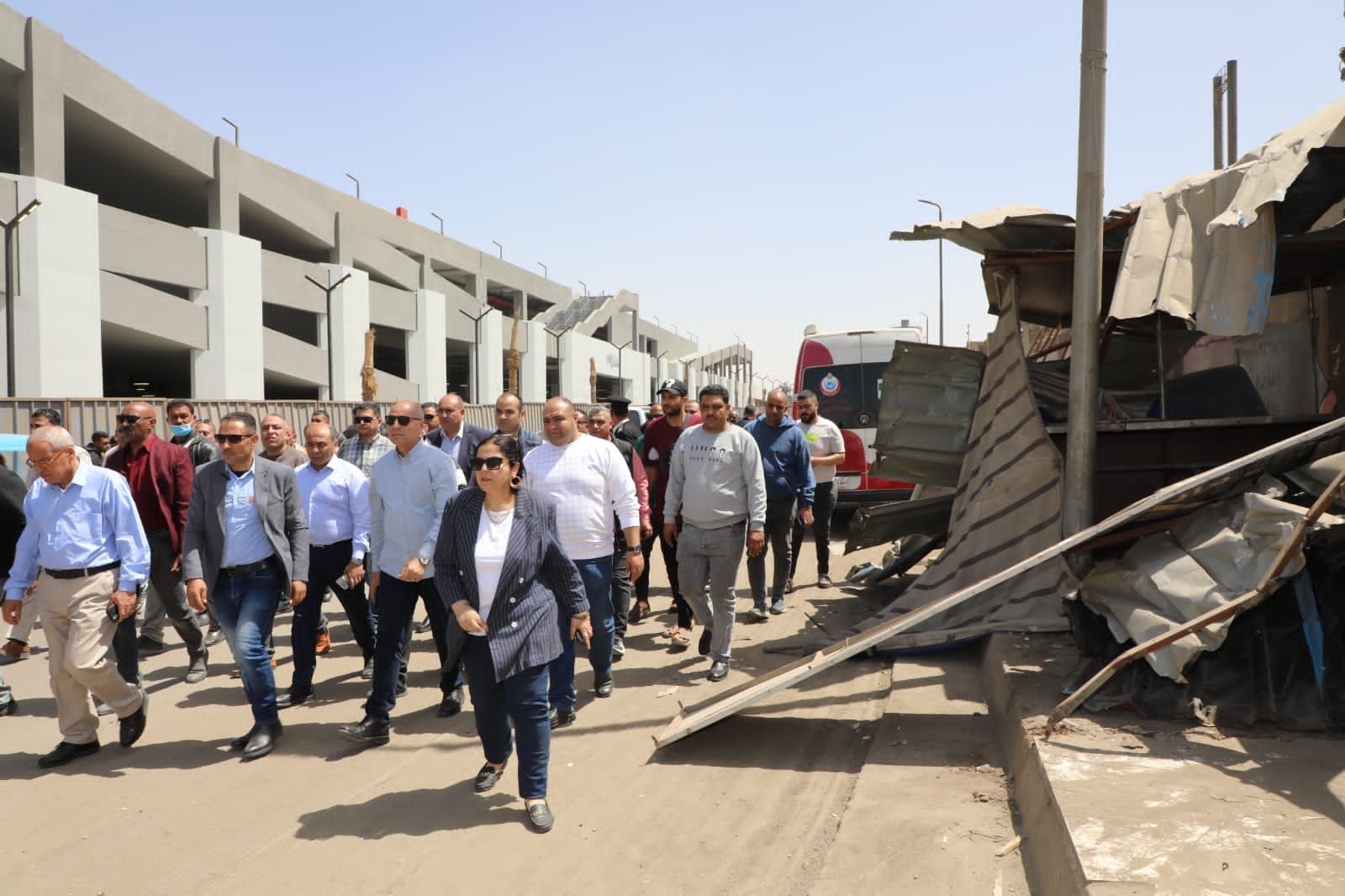 محافظة القاهرة تنقل الباعة الجائلين بمحيط موقف السلام الجديد