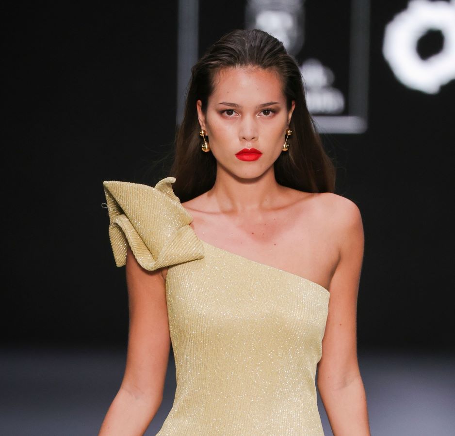 لعروس ربيع وصيف 2025: استلهمي إطلالتك الجمالية بكل تفاصيلها من عروض الموسم العالمية