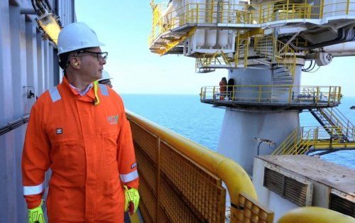 اكتشاف أكبر بحيرة نفط في العالم بدولة مزقتها الحروب.. ثروة تفوق السعودية والإمارات