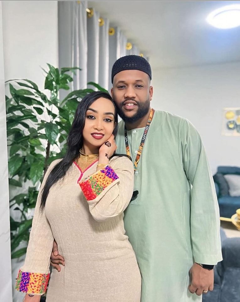 شاهد.. الفنانة ريماز ميرغني تشعل مواقع الإجتماعي بلقطة رومانسية مع زوجها في ليلة العيد وتقوم بحذفها بعد دقائق بسبب ردة فعل الجمهور